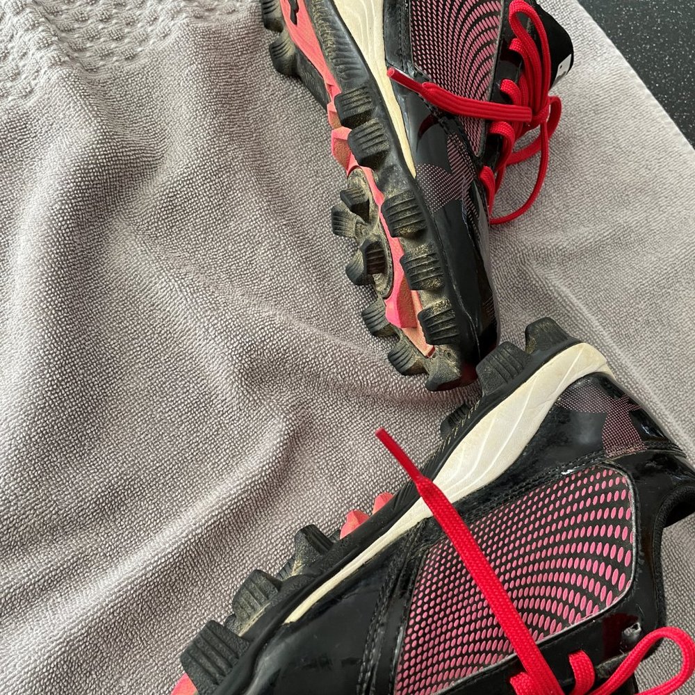 Cleats - Picture 5 of 7